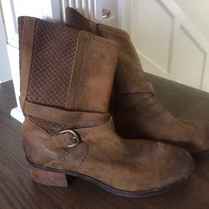 Ugg Zipper Boots size 8.5 EUC